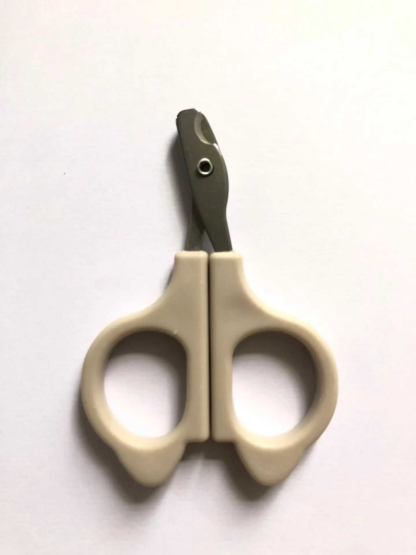 Beige pet nail grooming scissors with dark blades and two finger rings