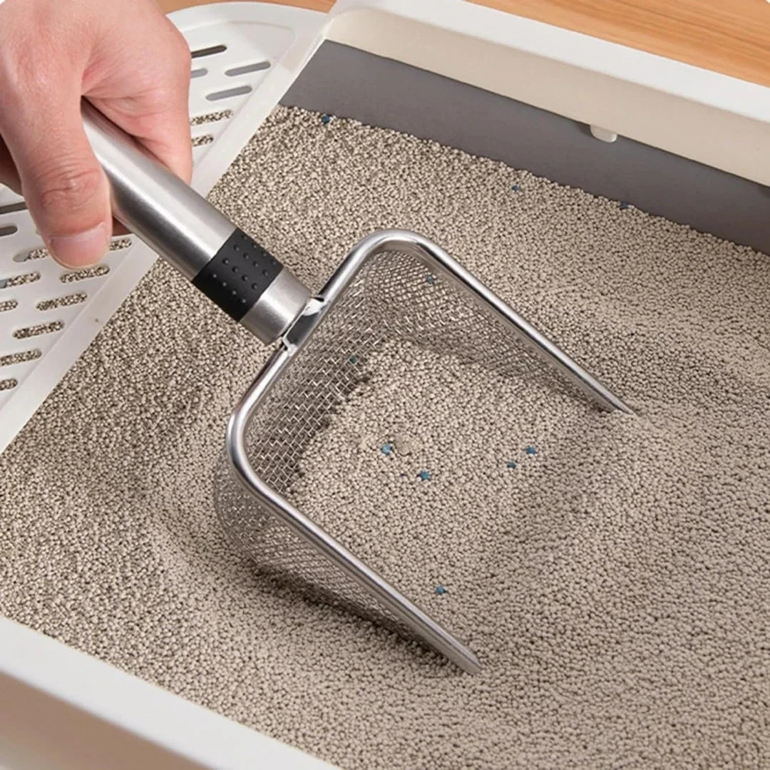 Stainless steel cat litter scoop with curved handle and mesh screen for litter
