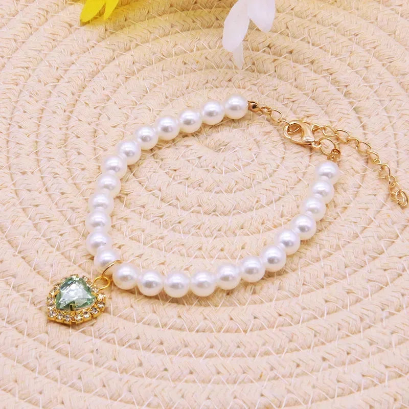 Pet pearl necklace collar with white beads and green round crystal charm pendant